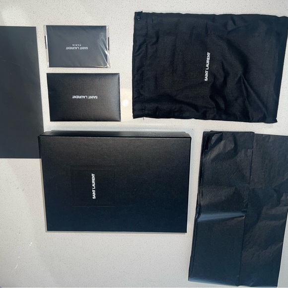 UPTOWN CHAIN WALLET FULL SET WITH RECEIPT - Picture 4 of 9